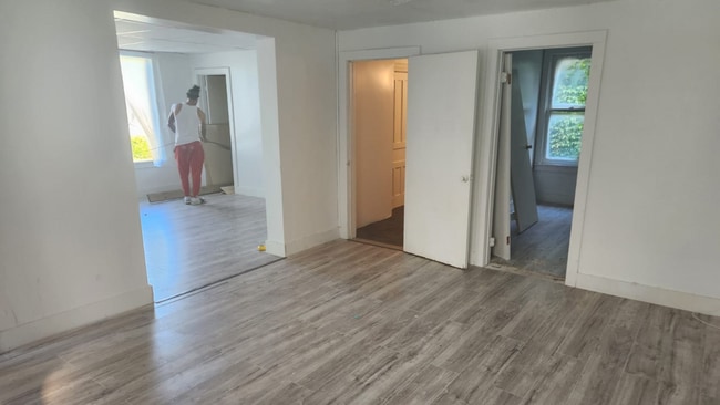 Building Photo - 27 Milton Ave