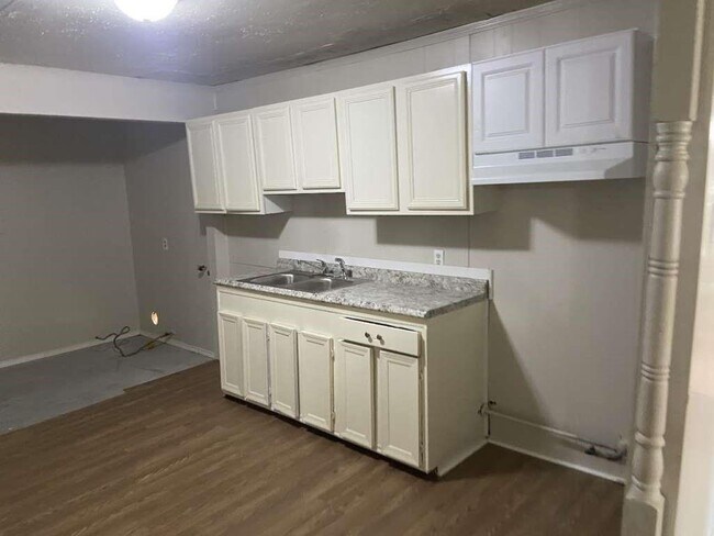 Building Photo - 5939 Belarbor St