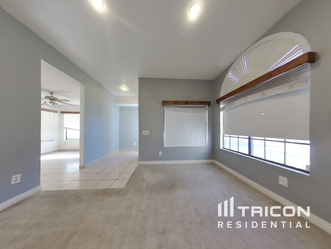 Building Photo - 6340 W Mercer Ln