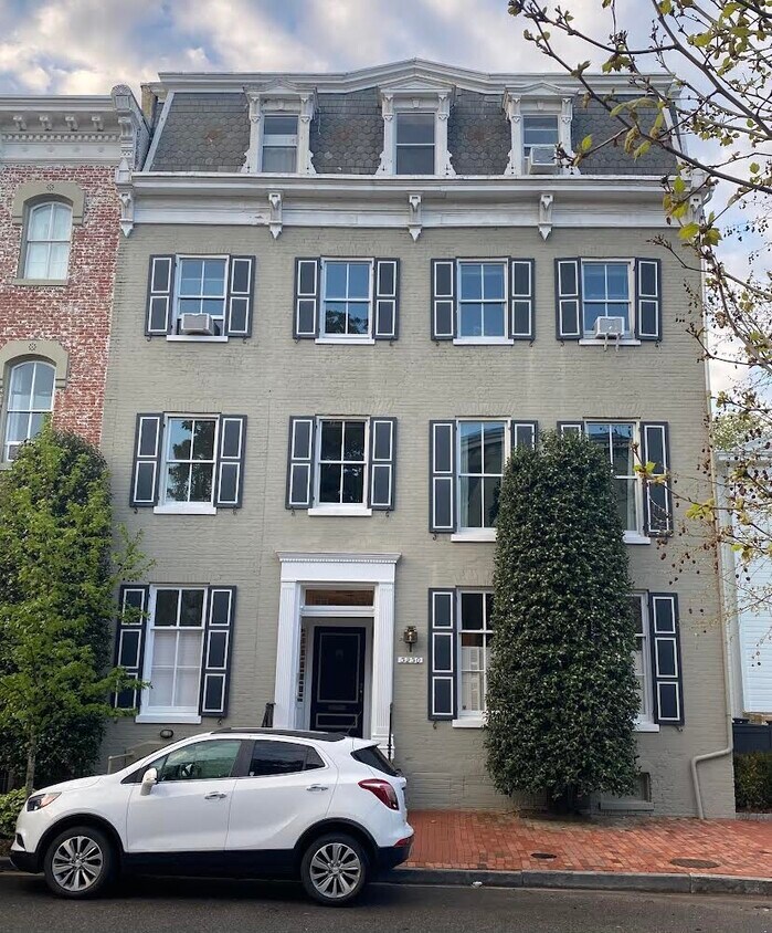 Building Entrance - 3230 N St NW
