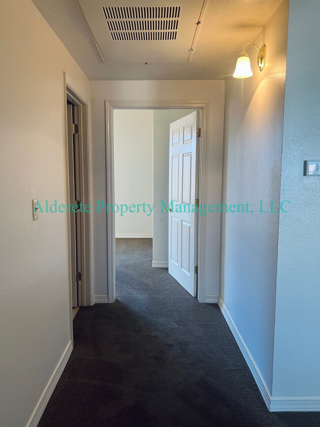 Building Photo - 4257 Sabana Loop SE