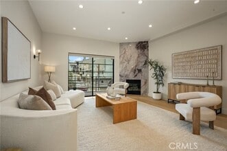 Building Photo - 8788 Shoreham Dr