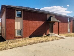 Building Photo - 903 Windwood Dr