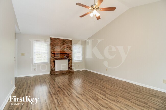 Foto del edificio - 324 Century Blvd