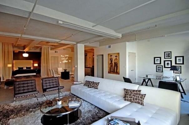 Foto principal - 849 S Broadway