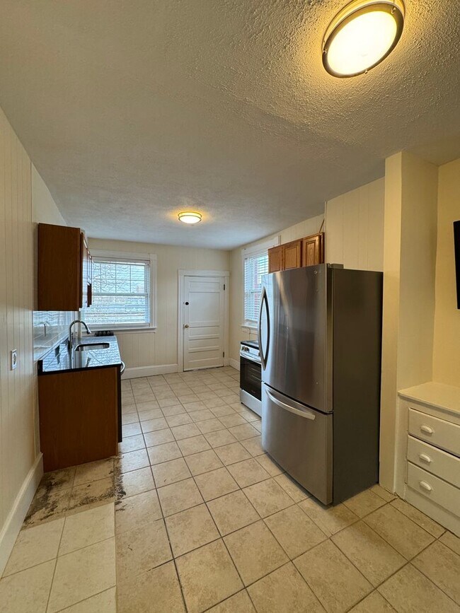 Foto del edificio - 9/1/26 NO FEE! Huge BU-adjacent 7BR/4BA single family!