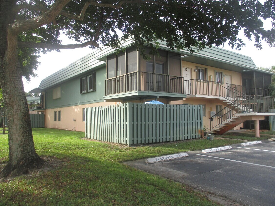 Primary Photo - 1823 Fairview Villas Dr