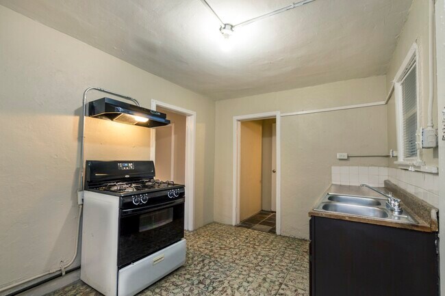 Building Photo - 150 Bank, Unit #B