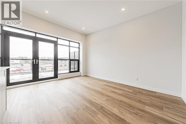 Building Photo - 555 Sanatorium Rd