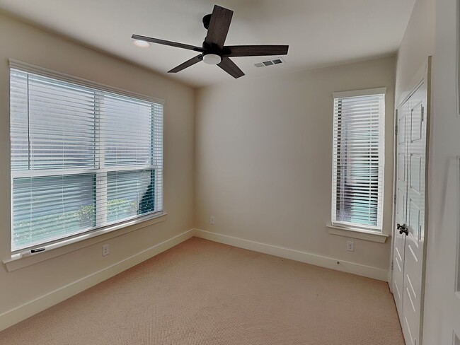 Foto del edificio - Fabulous 3-Story Townhouse in Frisco Heigh...