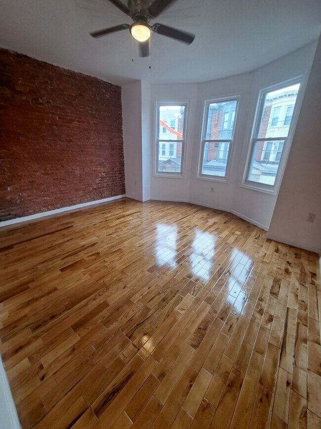 Foto del edificio - 1353 Jerome St
