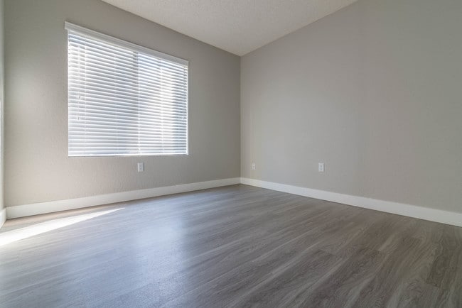 Building Photo - Sycamore Canyons