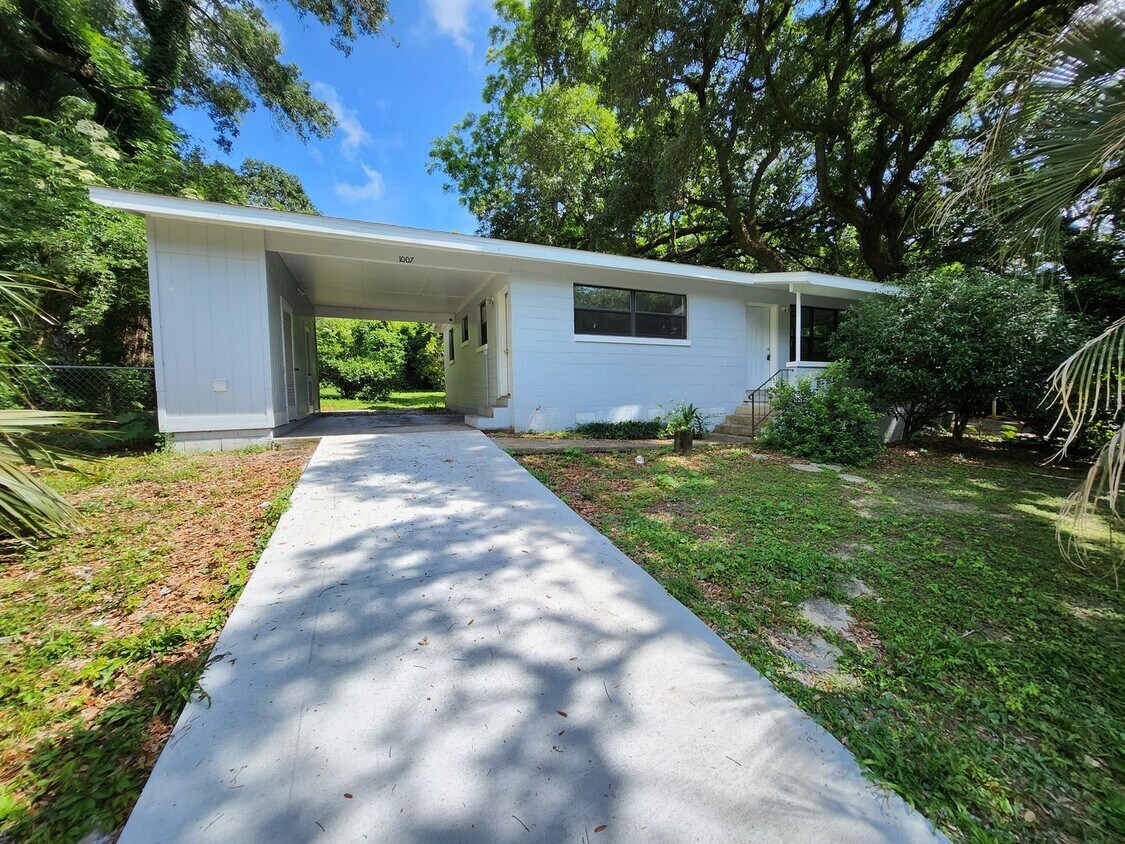 Foto principal - MOVE IN SPECIAL: Waived $350 Cleaning Fee!...