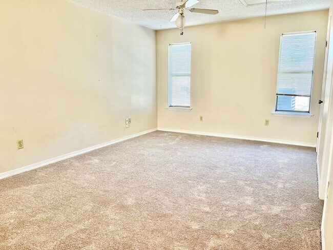 Building Photo - 4371 Jefferson Woods Dr