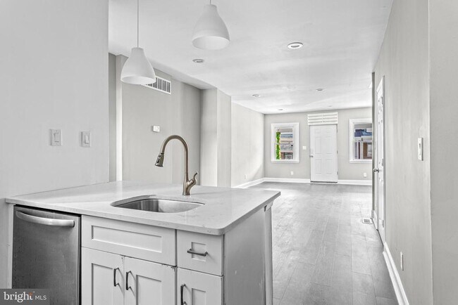 Building Photo - 5427 Ridgewood St