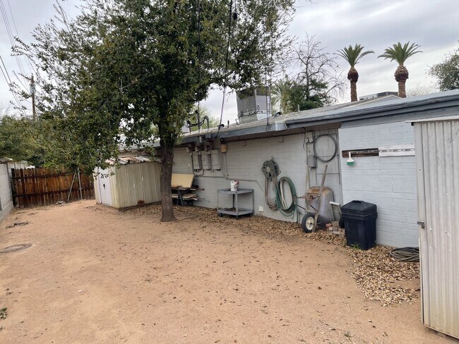 Building Photo - 3628 E Verde Ln