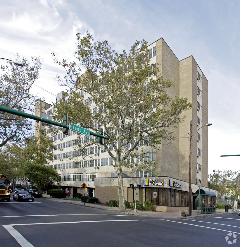 Primary Photo - Fairbanks Apartments