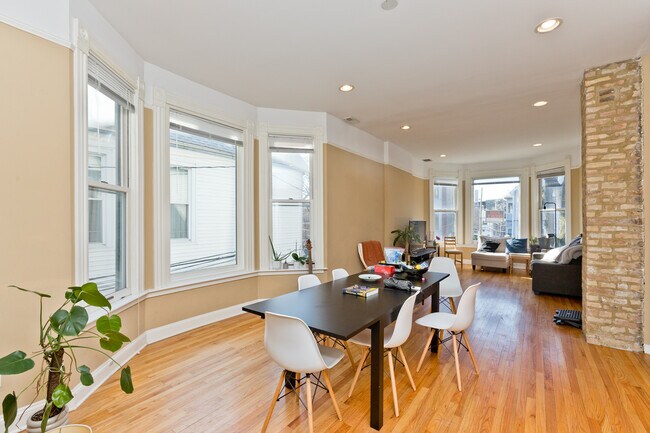 Foto del edificio - 1119 W Newport Ave