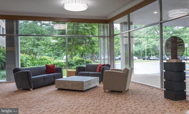 Foto del edificio - 6641 Wakefield Dr
