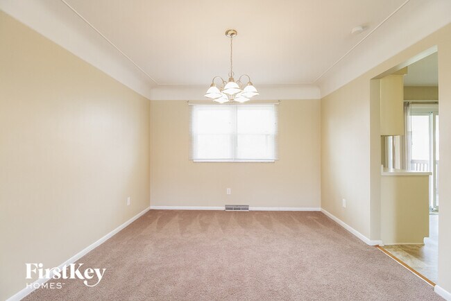 Foto del edificio - 8431 Bluebird Dr
