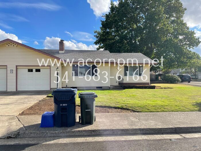 Spacious 2 BD/ 1 BA Duplex. Fenced Yard! 1... House Rental in Eugene