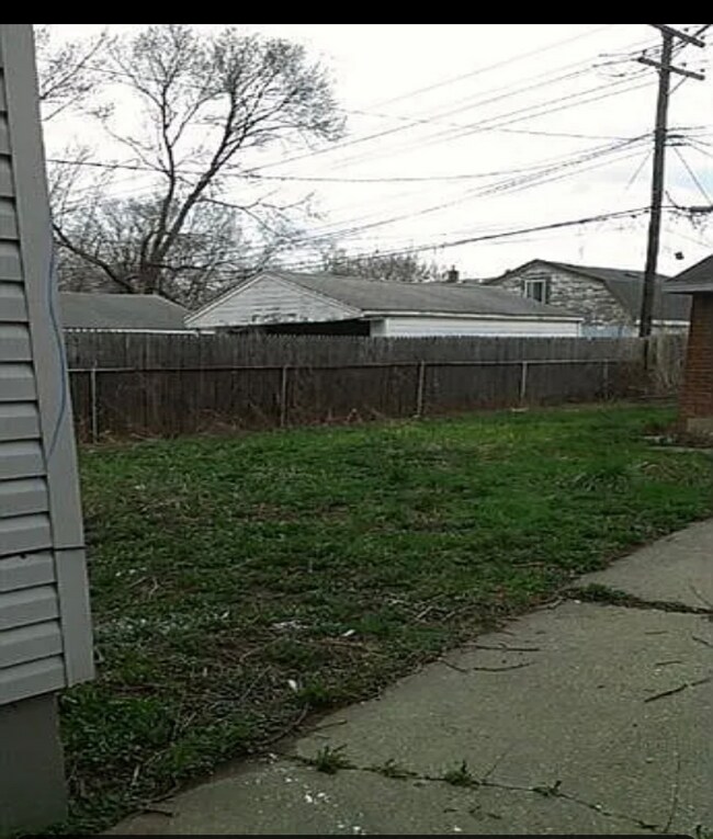 Foto del edificio - 5737 Greenview Ave