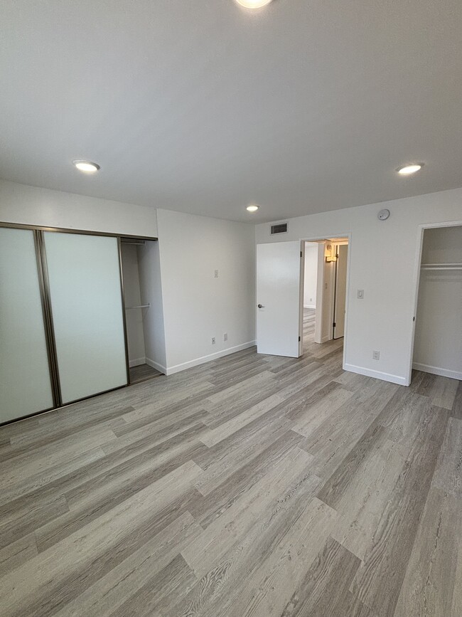 Building Photo - 843 4th St