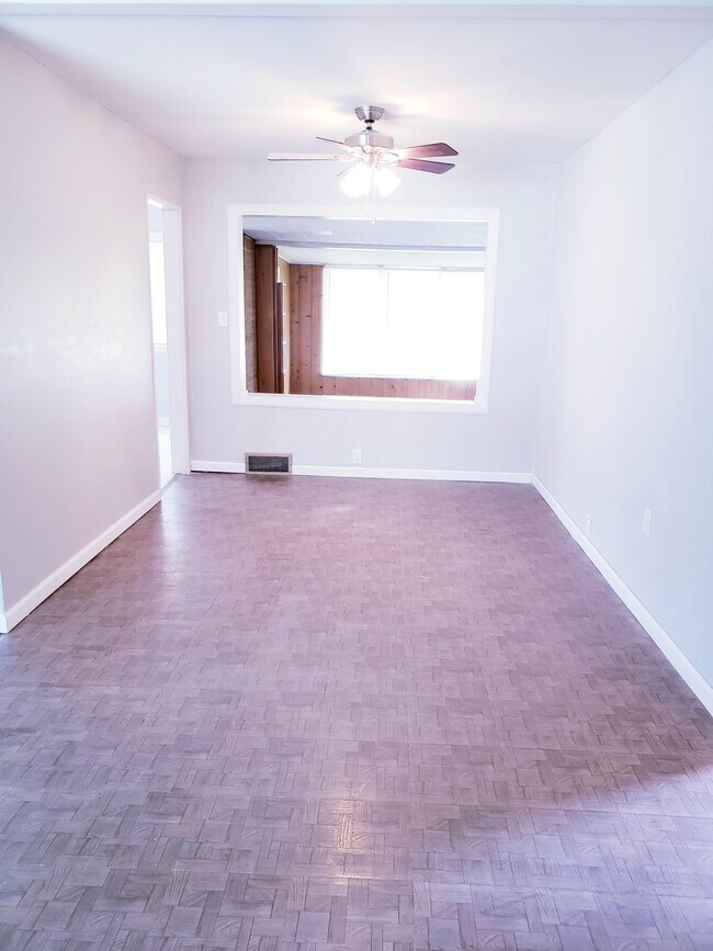 Foto del edificio - 1430 N Old Manor Rd