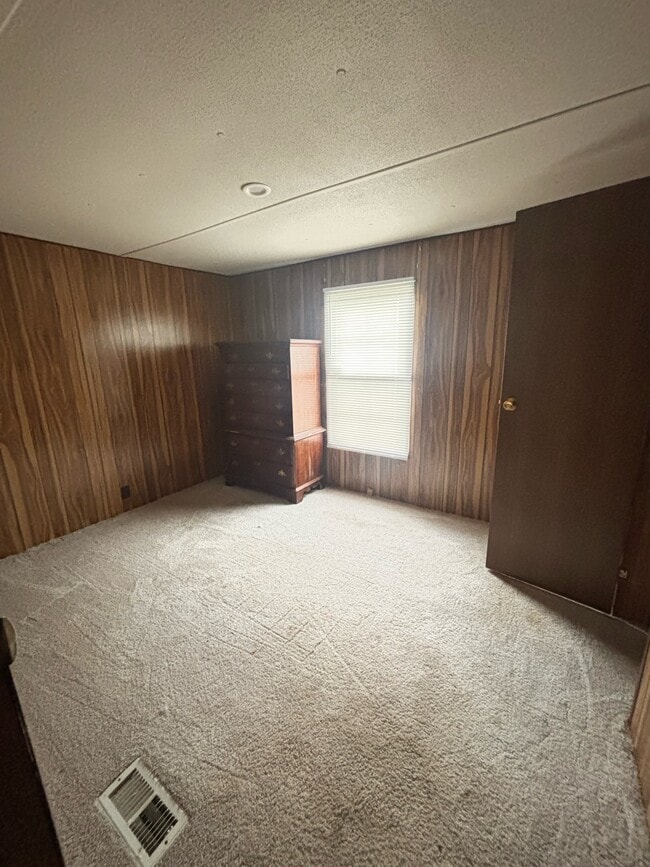 Building Photo - 108 Saxon Dr