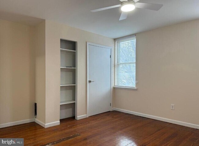 Foto del edificio - 2729 E Cambria St