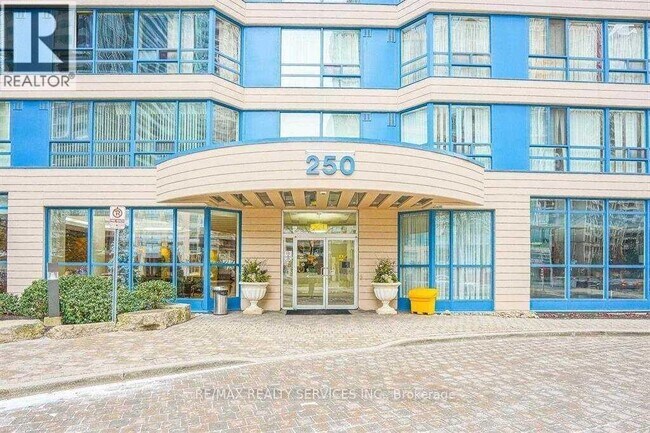 Photo du bâtiment - 250-250 Webb Dr
