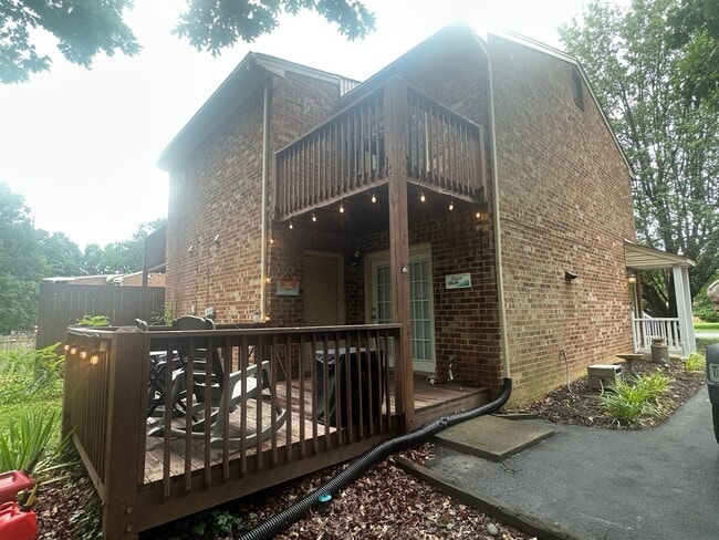 Building Photo - North Roanoke County!