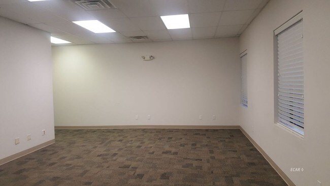 Building Photo - Lease This building.