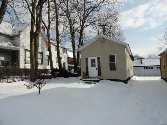Building Photo - 108 Wayne St