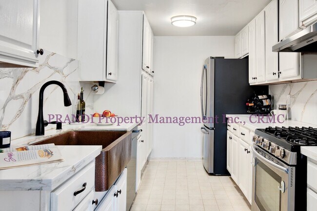 Building Photo - Marinwood Townhome with Modern Upgrades an...