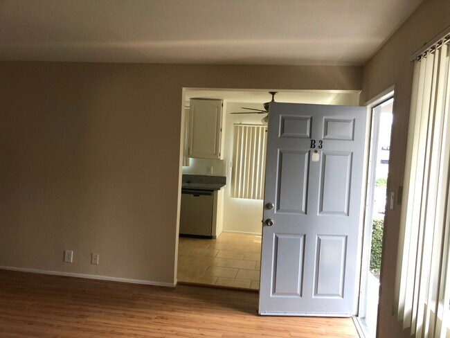 Foto del edificio - 3042 Livonia Ave