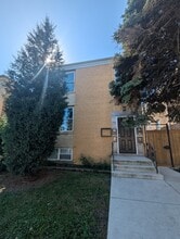 Building Photo - 6949 W Diversey Ave