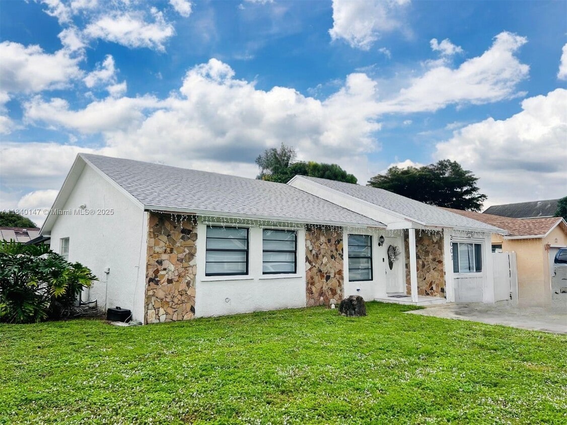 Foto principal - 2001 SW 85th Ave