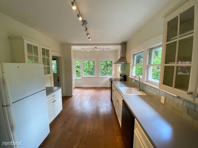 Building Photo - 4 br, 1.5 bath House - 2205 NE 42nd Ave