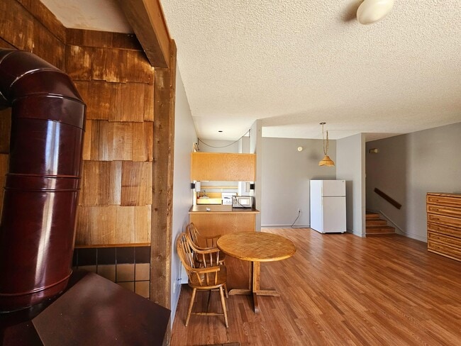 Building Photo - 37 Valley View Dr