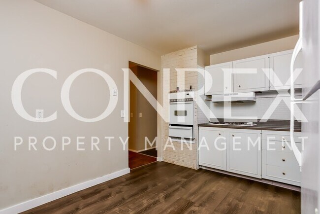Building Photo - 3023 Aberdeen Dr