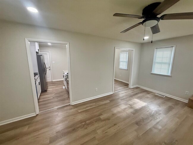 Building Photo - 215 3rd St