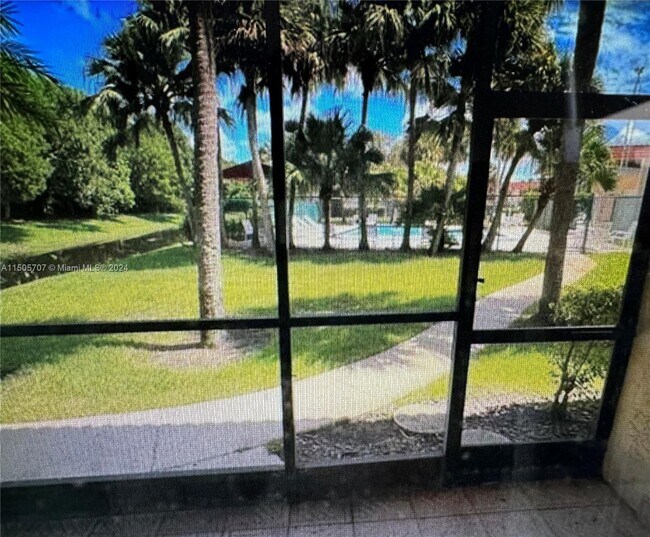 Foto del edificio - 369 Lakeview Dr
