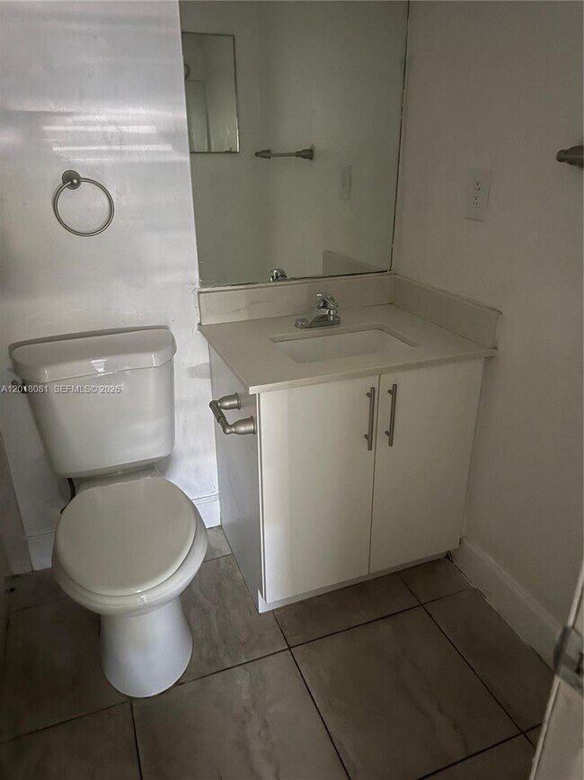 Foto del edificio - 7120 NW 179th St