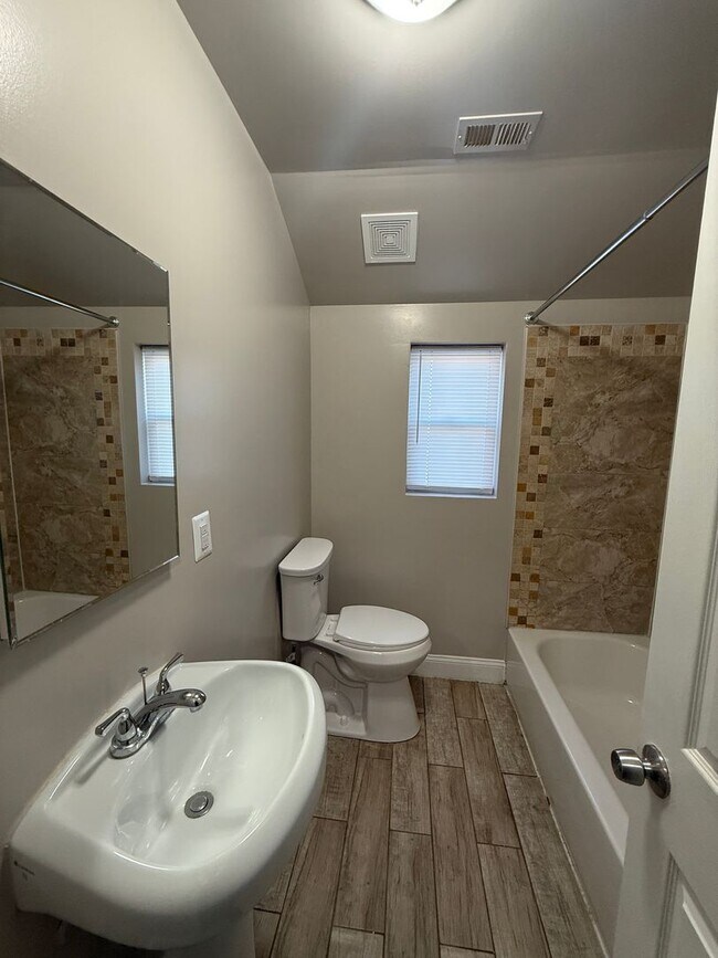 Foto del edificio - 312 Burbank St SE