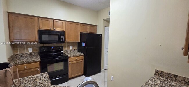 Building Photo - 2212 Myrtlewood Cir E