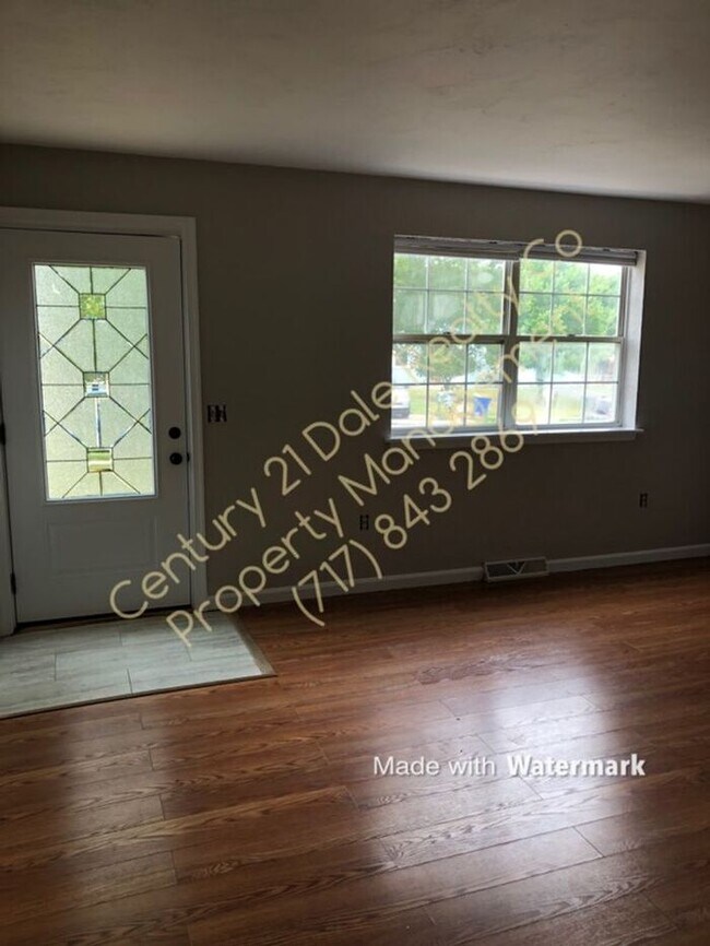 Foto del edificio - 3 BR, 1.5 Baths, 1 car garage Dover PA