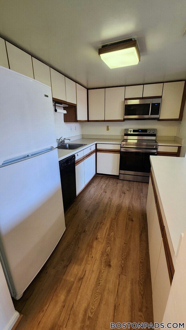 Foto del edificio - 85 Brainerd Rd