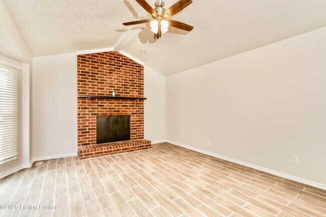 Building Photo - 10302 Bayport Rd
