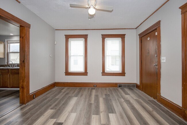 Foto del edificio - 3 Bedroom/1 bath Single House!!
